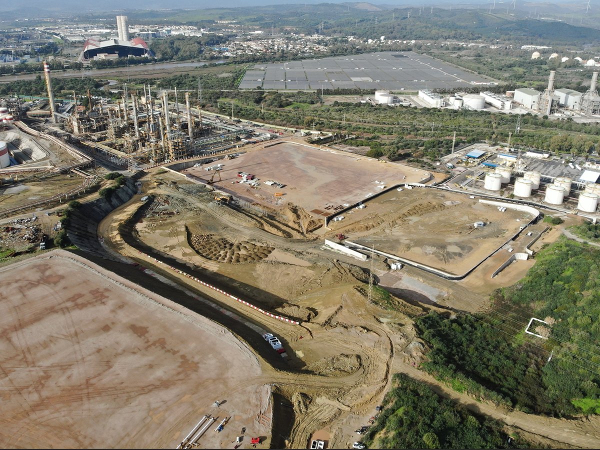 Vista aérea de las obras de una planta industrial